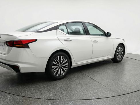Used 2025 Nissan Altima 2.5 SV image 9