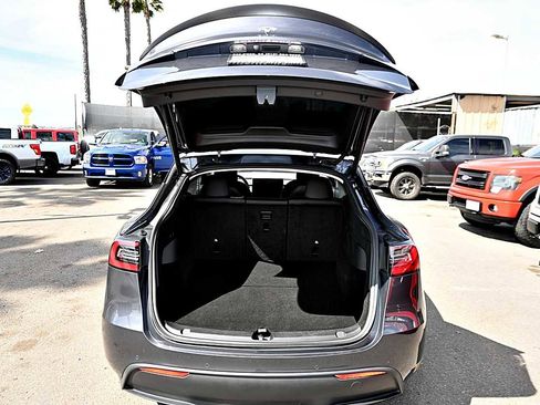 Used 2022 Tesla Model Y Performance image 8