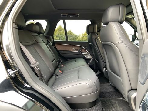 New 2025 Land Rover Range Rover SE image 17