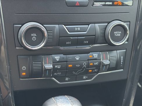 Used 2019 Ford Explorer XLT w/ Equipment Group 201A AWD/4WD image 24