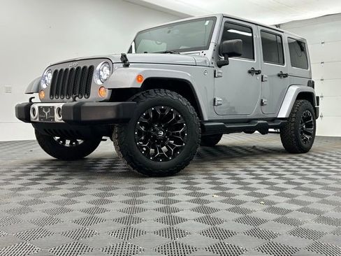 Used 2015 Jeep Wrangler Unlimited Sahara w/ Connectivity Group image 12