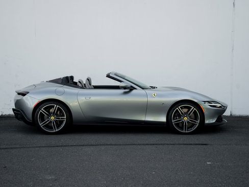 Certified 2024 Ferrari Roma Spider image 3