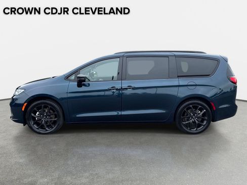 Used 2025 Chrysler Pacifica Limited FWD image 8