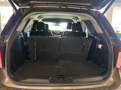 Used 2021 Ford Explorer XLT w/ Equipment Group 202A AWD/4WD image 11