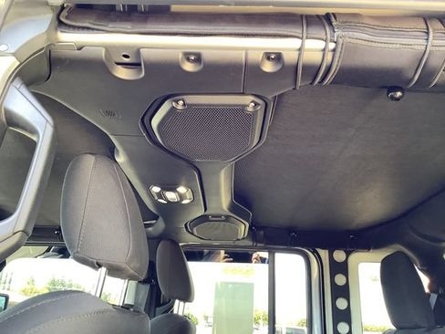 Used 2021 Jeep Wrangler Unlimited Rubicon AWD/4WD image 30