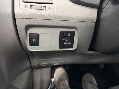 Used 2013 Toyota Corolla LE image 36