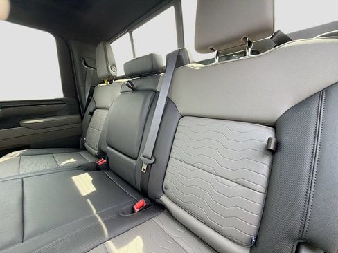 Used 2024 Chevrolet Silverado 2500 ZR2 w/ Technology Package AWD/4WD image 12