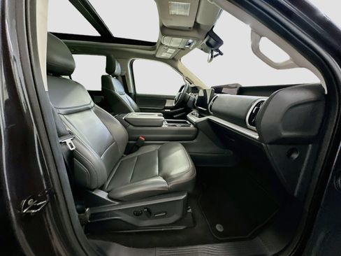 Used 2025 Ford Expedition Active AWD/4WD image 35