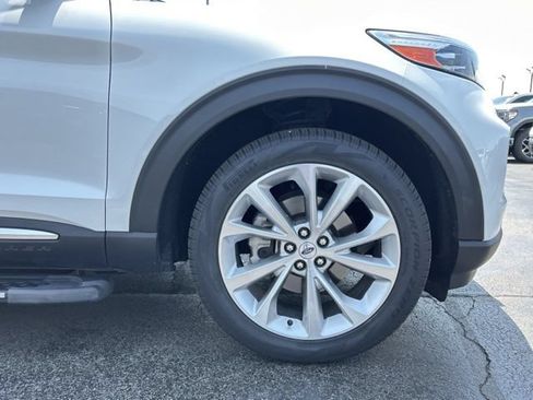 Used 2023 Ford Explorer Platinum w/ Technology Package AWD/4WD image 18