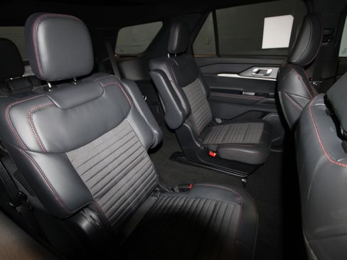 New 2026 Ford Explorer ST-Line w/ ST-Line Street Pack image 21