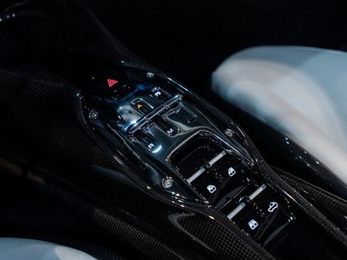 Used 2025 Ferrari SF90 Spider image 35