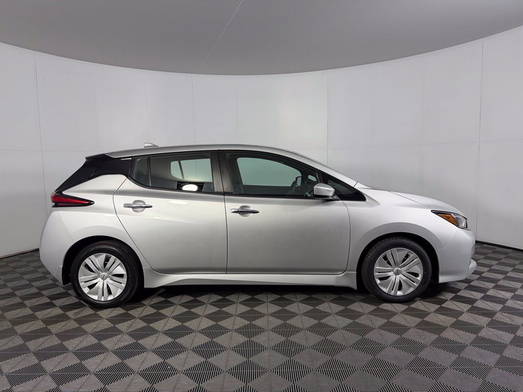 Used 2025 Nissan Leaf S FWD image 6