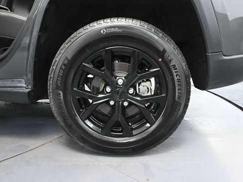 Used 2024 Jeep Grand Cherokee Altitude AWD/4WD image 15