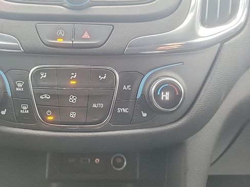 Used 2023 Chevrolet Equinox LT image 18