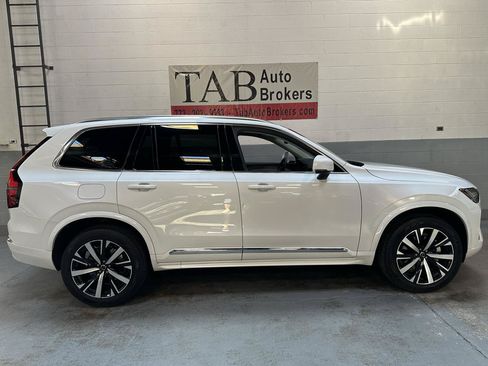 Used 2025 Volvo XC90 B6 Core w/ Protection Package AWD/4WD image 2