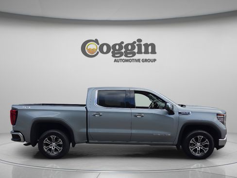 Used 2026 GMC Sierra 1500 SLT AWD/4WD image 6