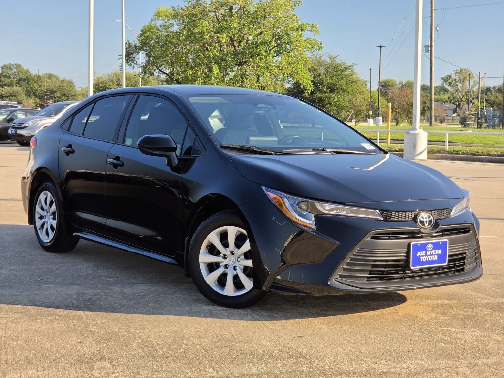 Used 2026 Toyota Corolla LE FWD image 2