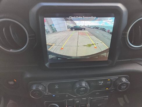 Used 2023 Jeep Wrangler Unlimited Sahara AWD/4WD image 16