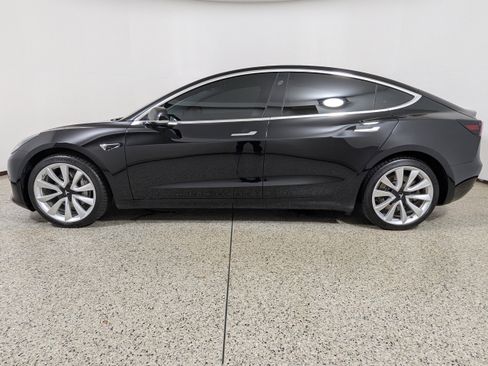 Used 2019 Tesla Model 3 image 4