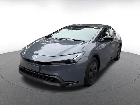 Used 2025 Toyota Prius LE image 5