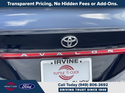 Used 2022 Toyota Avalon Limited w/ Advanced Safety Package FWD image 8