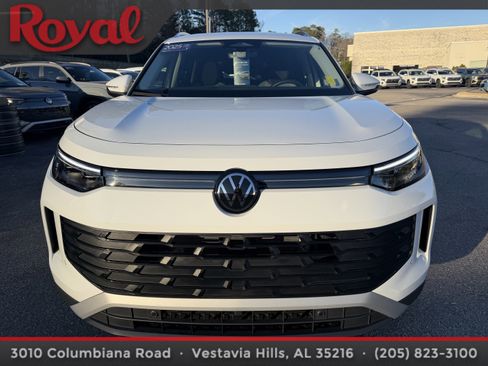 Used 2025 Volkswagen Tiguan S image 2