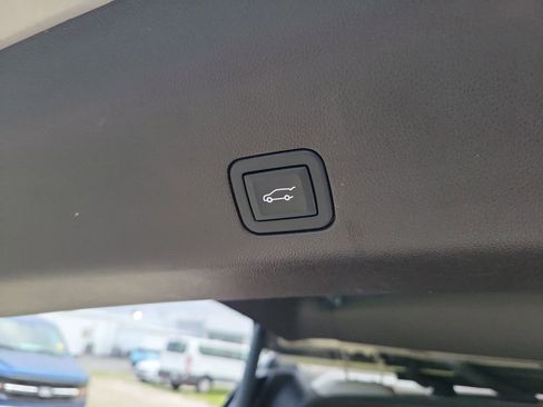 Used 2023 Chevrolet Suburban Z71 w/ Off-Road Capability Package image 10