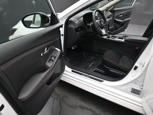 Used 2024 Nissan Sentra SR FWD image 18