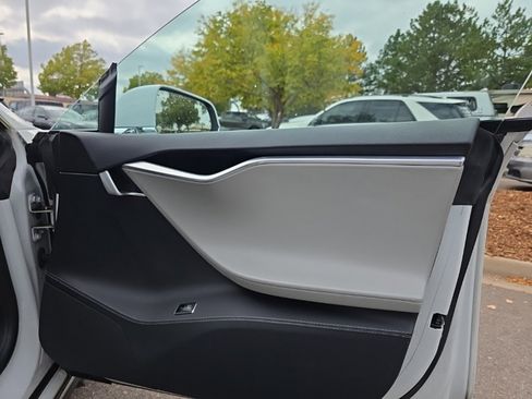 Used 2015 Tesla Model S 85D image 20