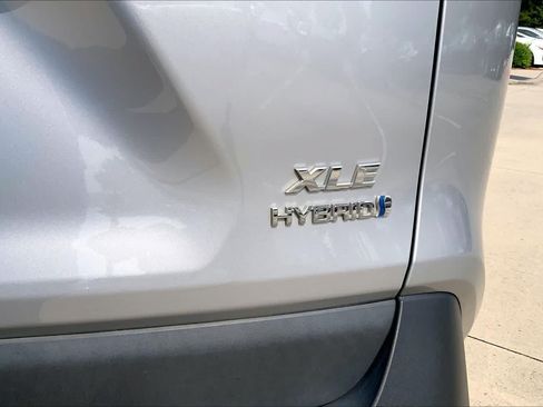 Used 2019 Toyota RAV4 XLE AWD/4WD image 10