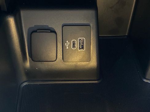 Used 2025 Ford Explorer ST-Line image 13