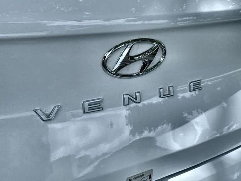Used 2025 Hyundai Venue SEL FWD image 10
