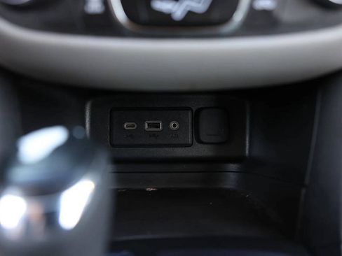 Used 2021 Chevrolet Equinox LS FWD image 25
