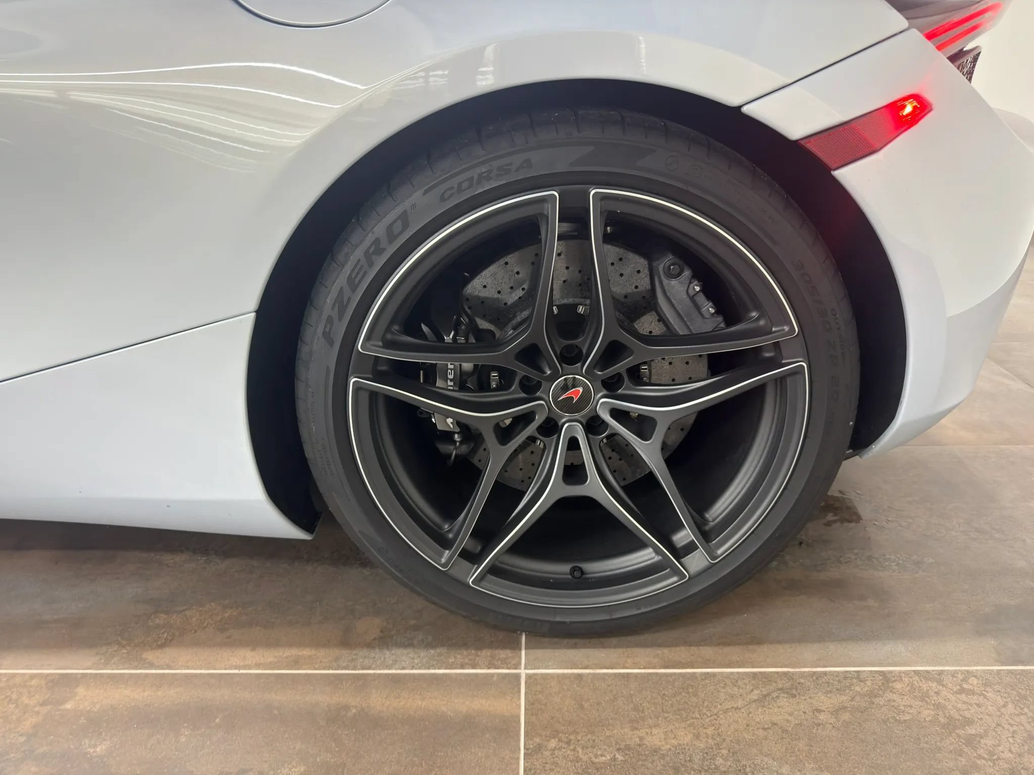 Used 2018 McLaren 720S RWD image 43