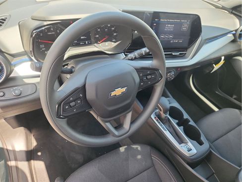 Used 2026 Chevrolet Trax LS FWD image 10