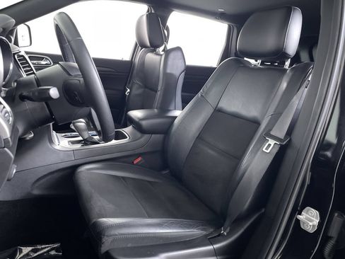 Used 2019 Jeep Grand Cherokee Altitude AWD/4WD image 12
