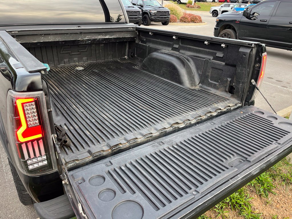 Used 2005 Chevrolet Silverado 2500 LT w/ Heavy-Duty Power Package AWD/4WD image 5