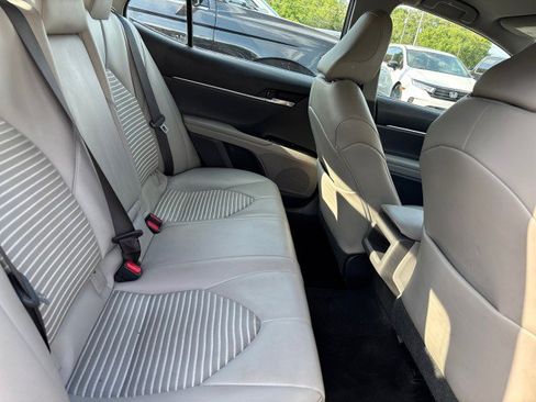 Used 2021 Toyota Camry SE image 12