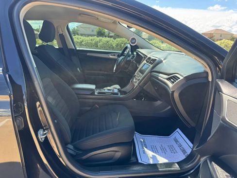 Used 2020 Ford Fusion SE FWD image 29
