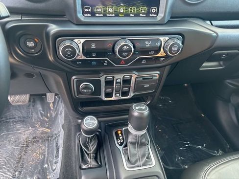 Used 2022 Jeep Wrangler Unlimited Sahara 4xe image 21