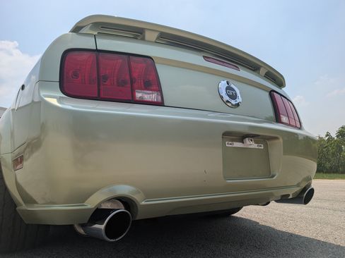 Used 2005 Ford Mustang GT Premium RWD image 25