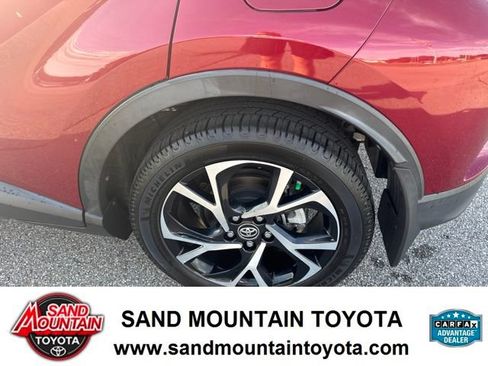 Used 2018 Toyota C-HR XLE FWD image 11