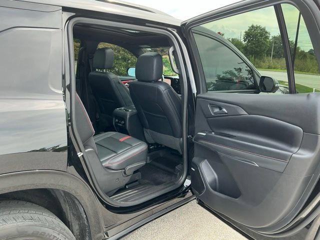 Used 2024 Chevrolet Traverse RS w/ LPO, Floor Liner Package AWD/4WD image 18