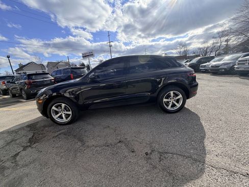 Used 2018 Porsche Macan Base AWD 4dr SUV image 15
