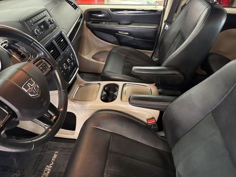 Used 2017 Dodge Grand Caravan SXT FWD image 33