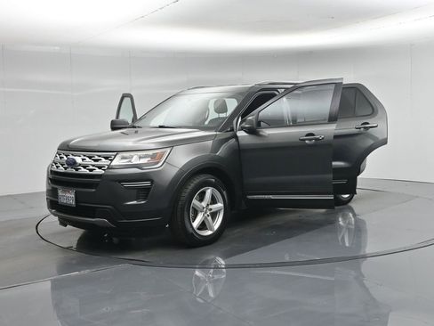 Certified 2018 Ford Explorer XLT image 33