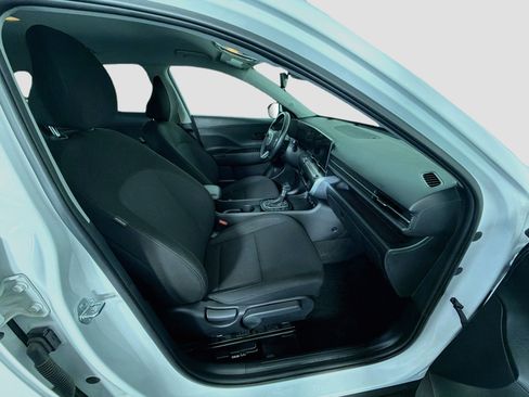 Used 2025 Hyundai Kona SEL FWD image 32