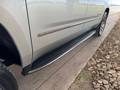 Used 2020 GMC Yukon XL SLT w/ Premium Edition image 21