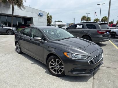 Used 2017 Ford Fusion SE w/ Fusion SE Technology Package