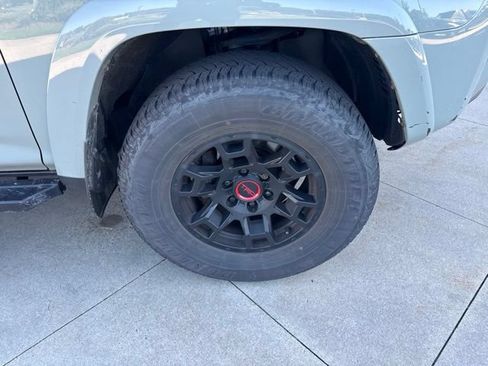 Used 2022 Toyota 4Runner TRD Off-Road Premium w/ TRD Black Wheel Package (TMS) AWD/4WD image 9